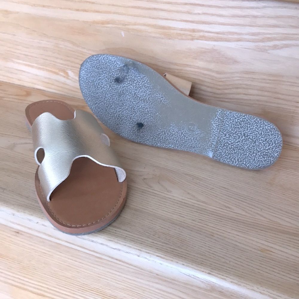 Universal Thread Gold H slippers - Picture 7 of 9